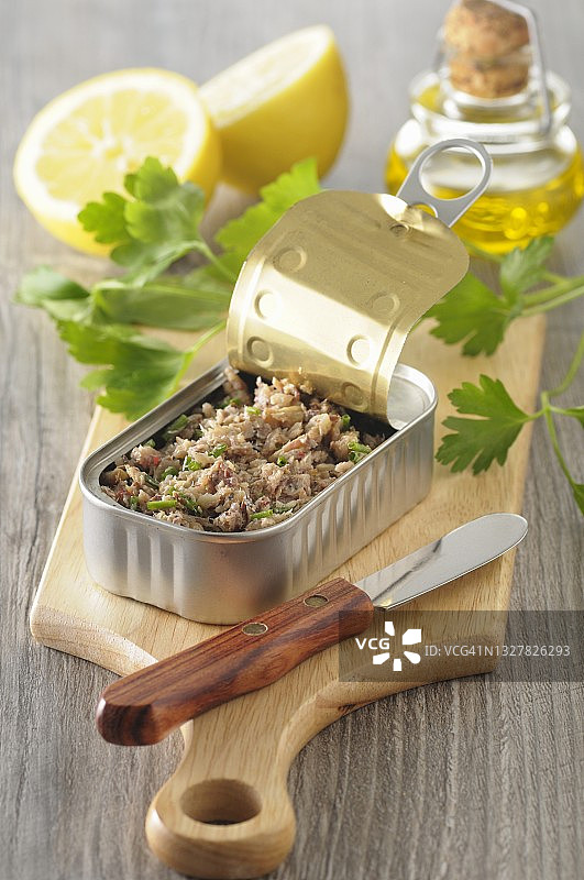 法式鱼肉酱罐头图片素材