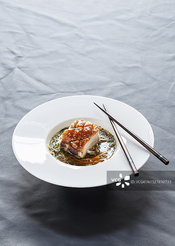 香茅香菜猪肉五花肉汤图片素材