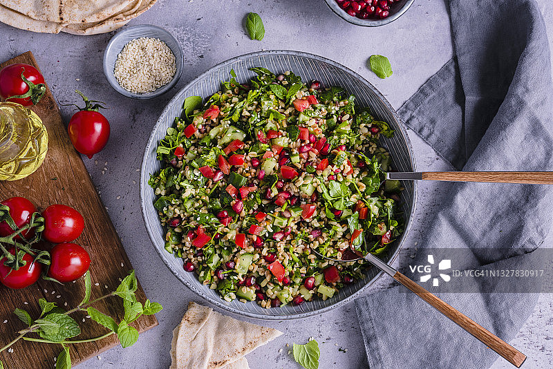 阿拉伯石榴籽芝麻塔布勒沙拉图片素材