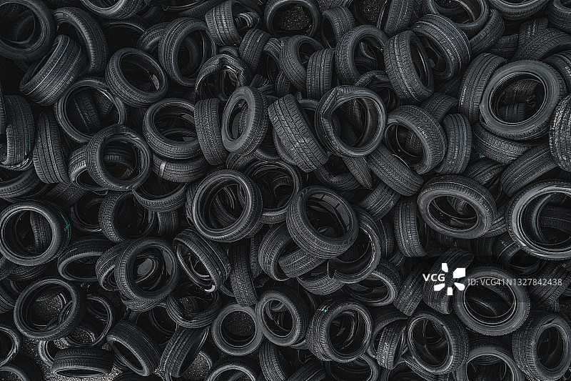 英国车辆轮胎堆航拍图片素材