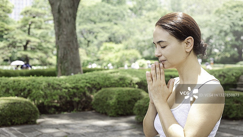 午间瑜伽图片素材