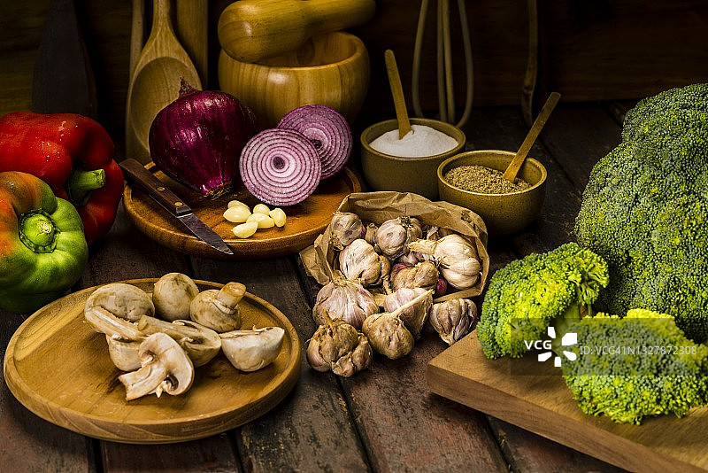 准备食材的生西兰花图片素材