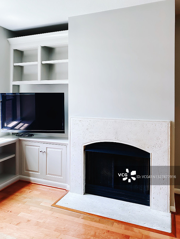 燃气壁炉和内置书柜图片素材