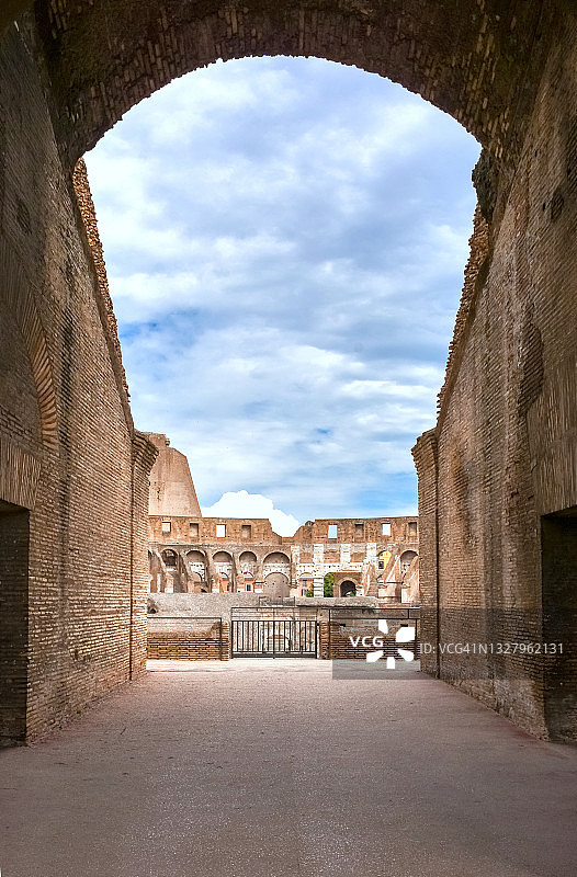 罗马：从主体育场看台入口处看罗马斗兽场（意大利拉齐奥，联合国教科文组织遗产）图片素材