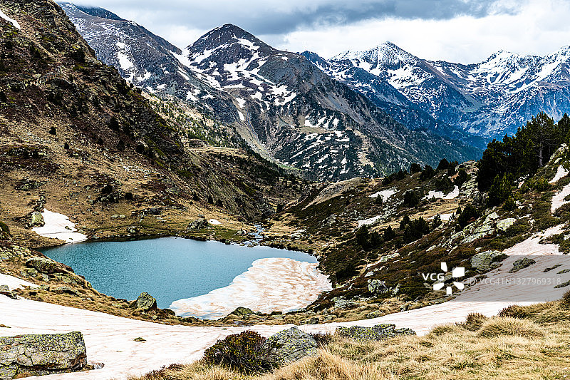 安道尔的特里斯坦纳湖图片素材