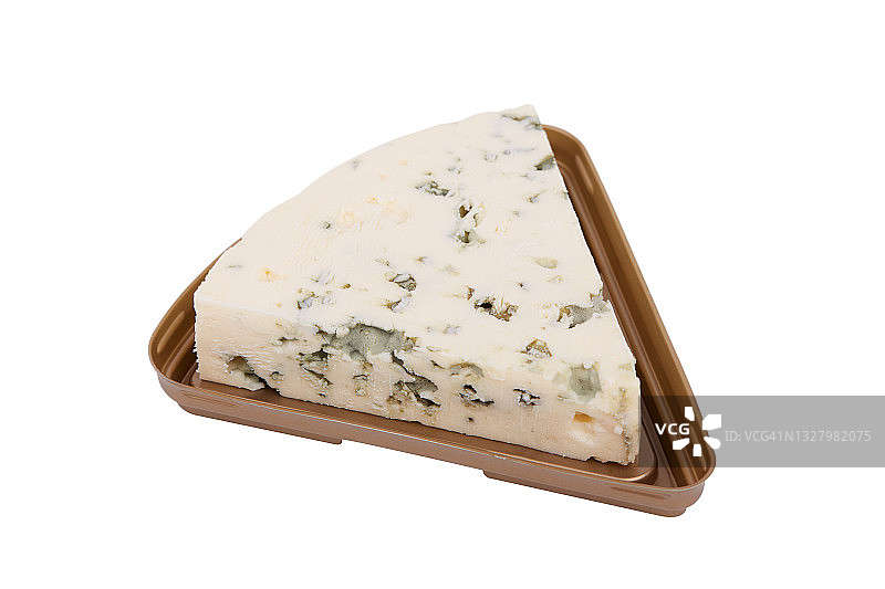 白色背景上的蓝纹奶酪图片素材
