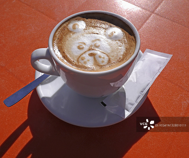 狗狗脸拉花艺术咖啡卡布奇诺图片素材