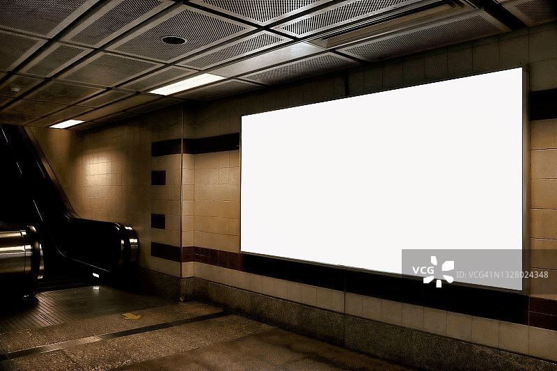 地铁站扶梯广告展示海报媒体模板样机图片素材