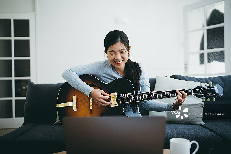 居家学习的音乐人图片素材