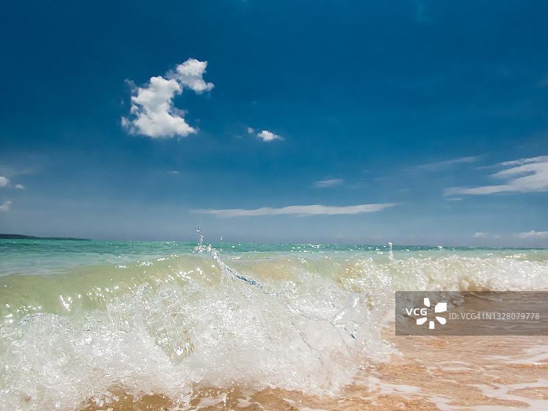 冲绳海、海浪与天空图片素材