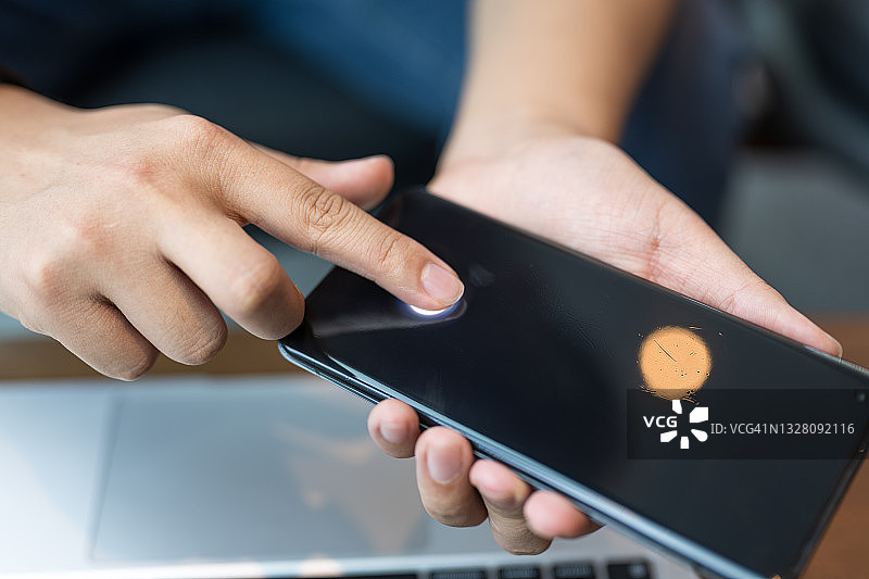 用指纹解锁手机图片素材