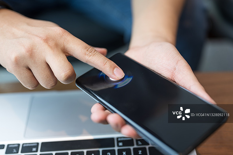 用指纹解锁手机图片素材