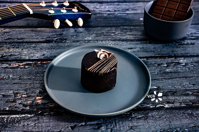 松脆的巧克力蛋糕图片素材