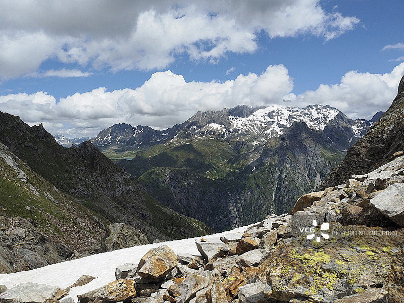 从福马扎山谷的加洛山口看巴索迪诺山、卡斯特尔霍恩山、马尔希霍恩山和菲奥里纳峰图片素材