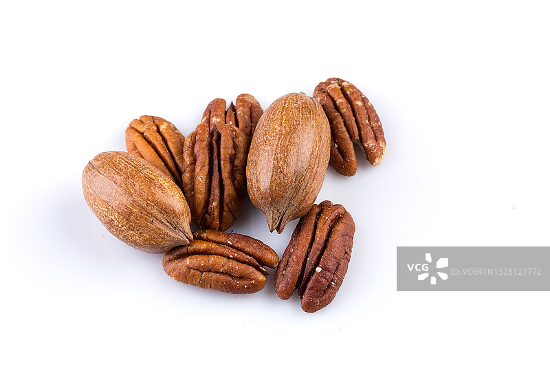 白色背景下的山核桃图片素材
