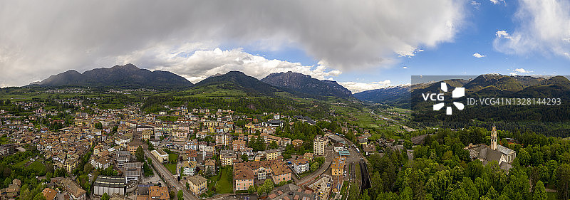 意大利特伦托卡瓦莱塞菲耶梅山谷多洛米蒂山脉拉戈莱山脉180度景观图片素材