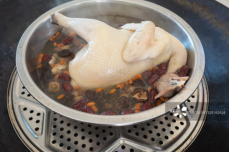 锅里炖鸡图片素材