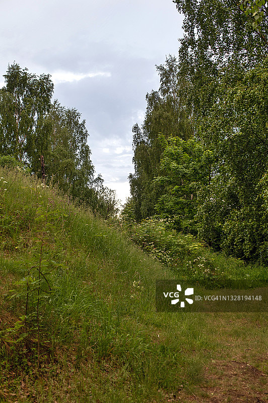 海湾岸边的古老废弃堡垒图片素材