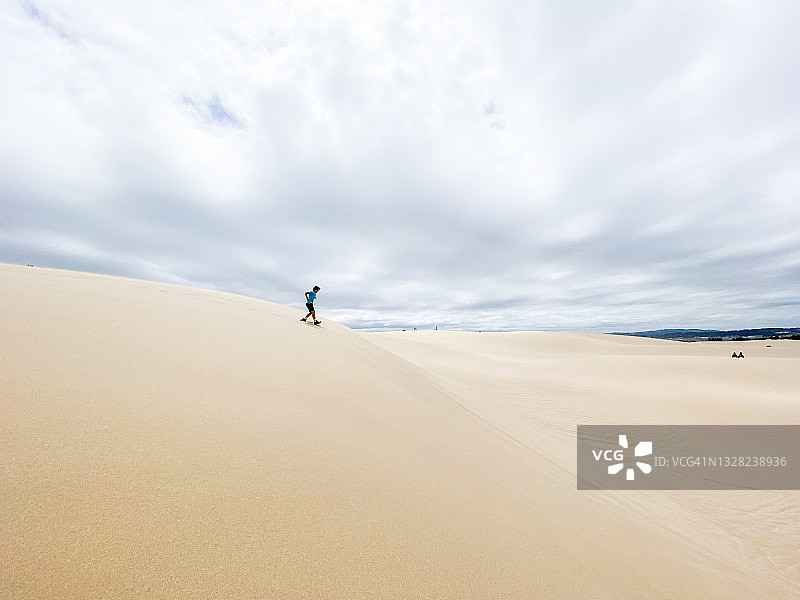 俄勒冈州沙丘中美丽的徒步旅行图片素材