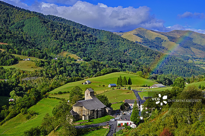 法国巴斯克地区上苏莱山谷风光图片素材