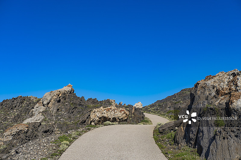 孤独的道路图片素材