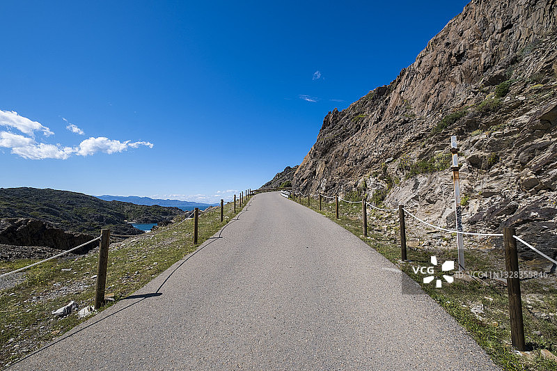 孤独的道路图片素材