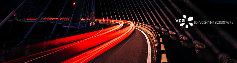 法国泰雷内兹大桥夜间光轨摄影图片素材