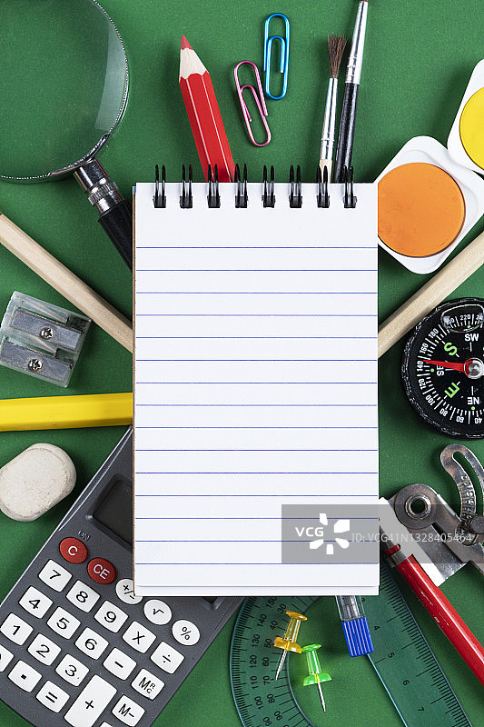 记事本和学习用品图片素材