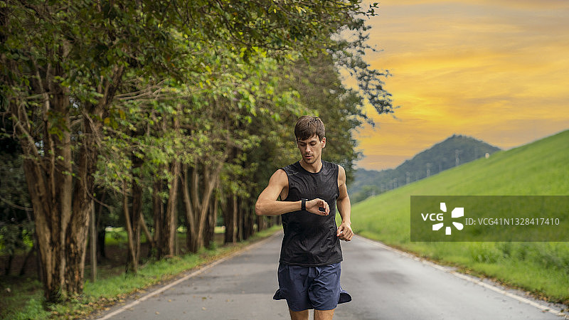 刷新个人最佳纪录的时刻图片素材