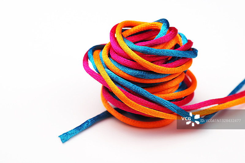 缠绕的彩色缎带图片素材