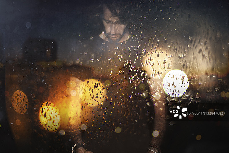 玻璃雨和散景图片素材