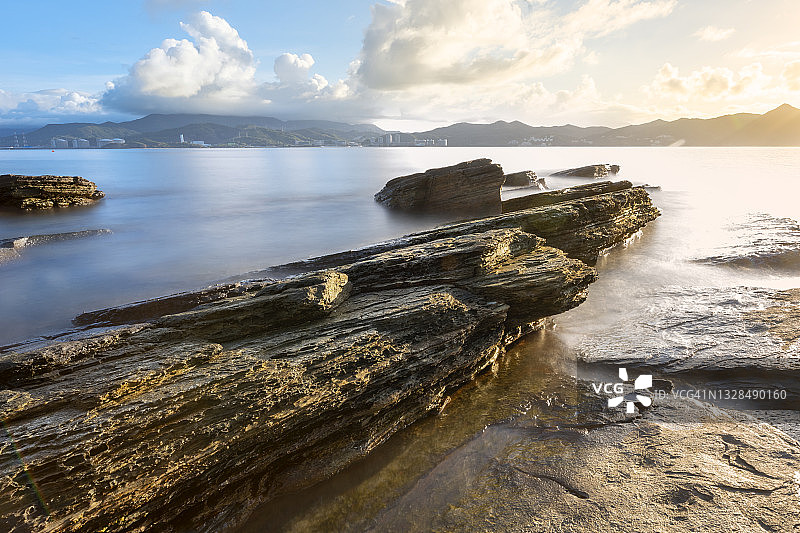 东平洲岛上的沉积岩图片素材