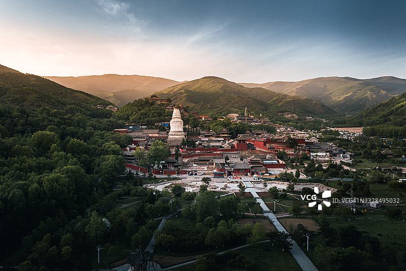 中国山西五台山暮色鸟瞰图片素材