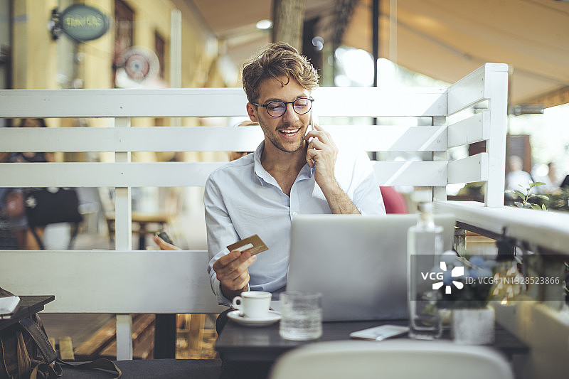 城里的年轻人图片素材