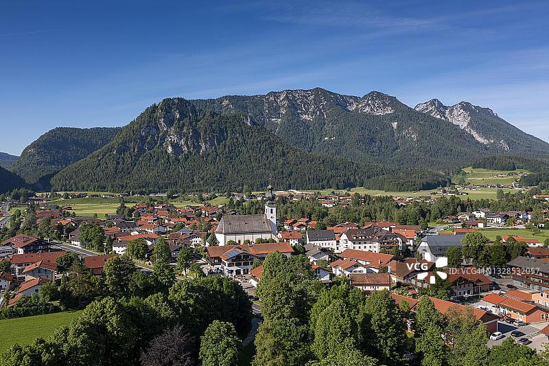 德国巴伐利亚州因采尔，基恩贝格尔和劳施贝格后方航拍图图片素材