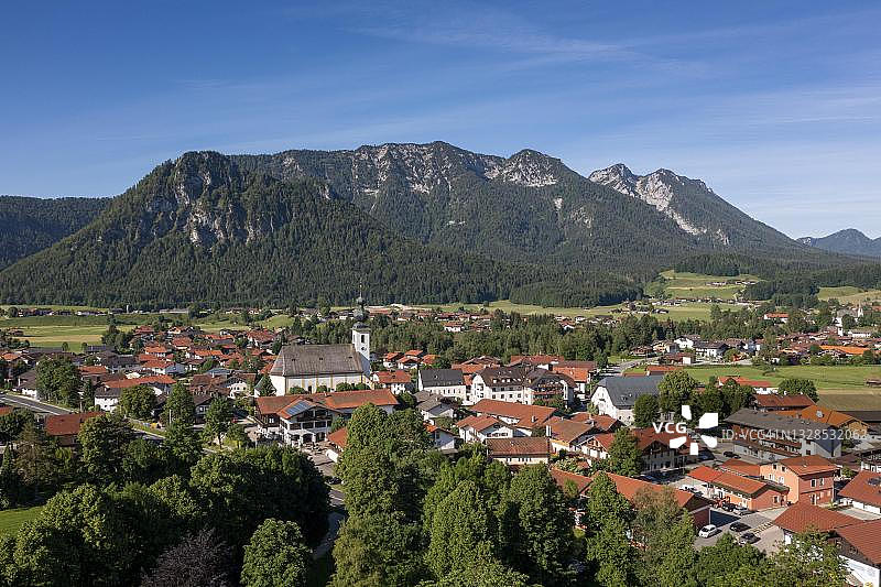 德国巴伐利亚州因采尔，基恩贝格尔和劳施贝格后方航拍图图片素材