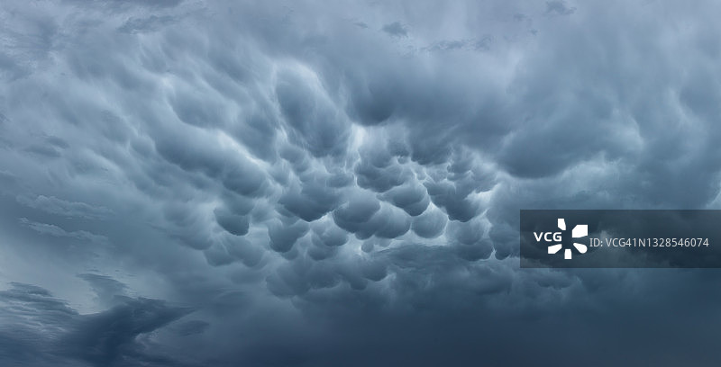 雷暴和风暴：乳状云图片素材