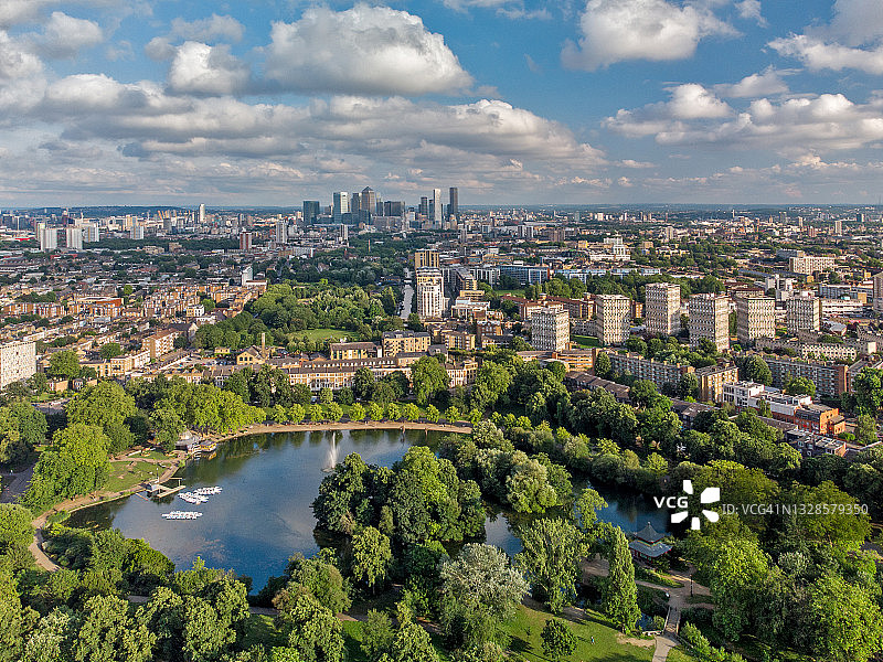 伦敦维多利亚公园西侧：老浴湖与喷泉图片素材