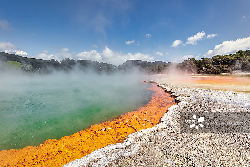 新西兰怀奥塔普地热仙境香槟池图片素材