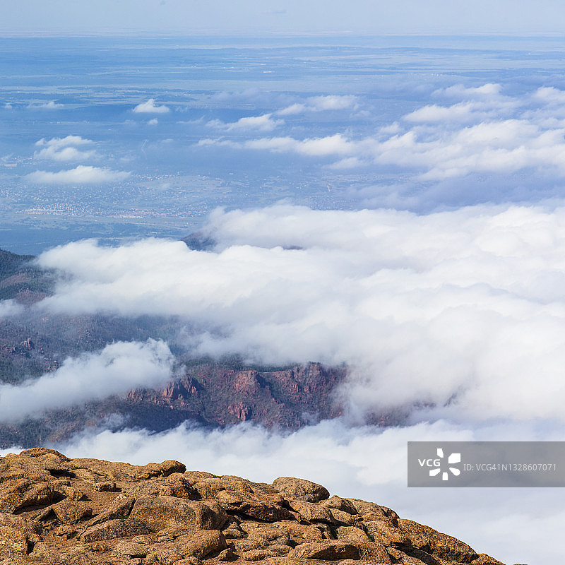 科罗拉多州派克峰峰顶的壮丽景色图片素材