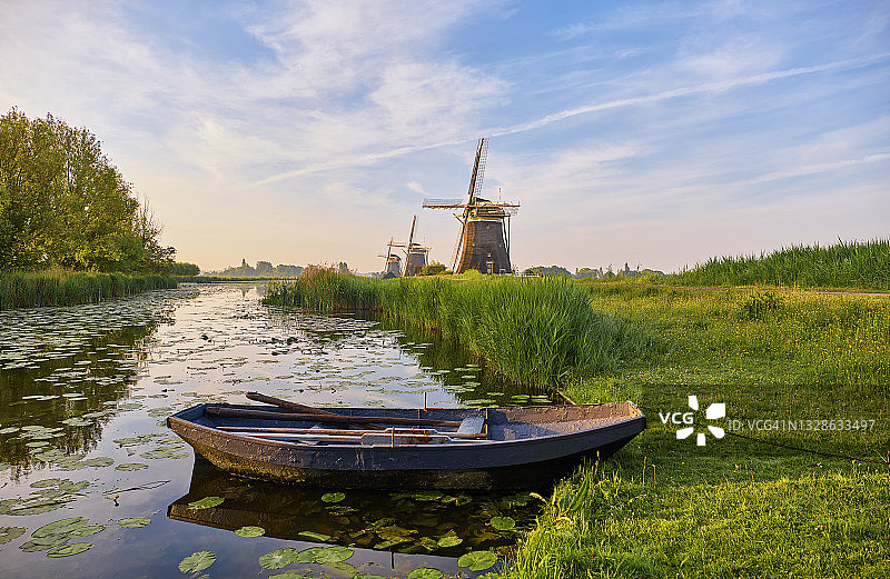 日出风车图片素材