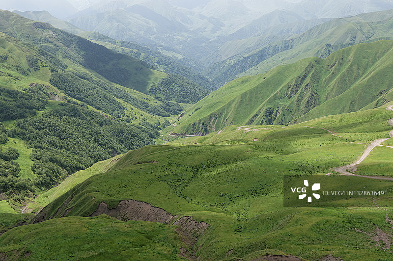 格鲁吉亚赫夫苏列季高加索山脉山谷图片素材