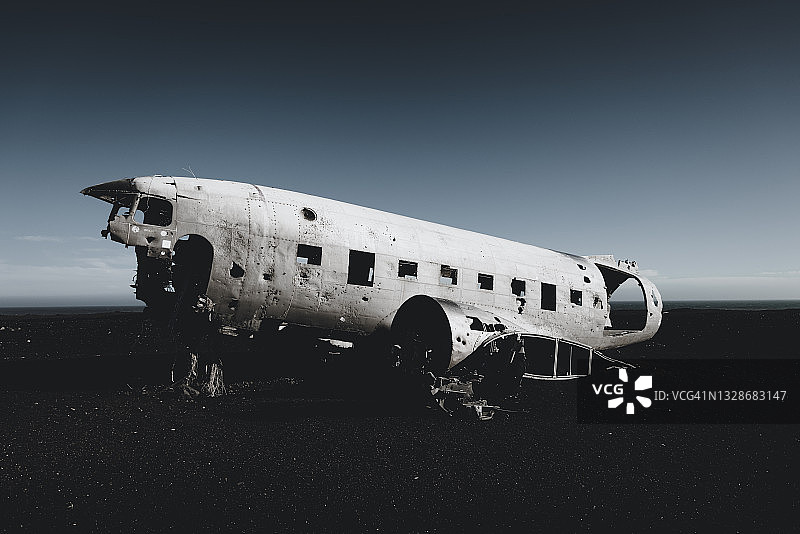 冰岛黑沙滩DC-3飞机残骸图片素材