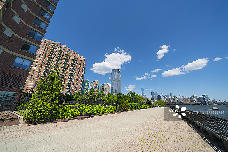 新泽西州哈德逊河畔的高层住宅楼图片素材