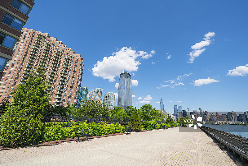 新泽西州哈德逊河畔的高层住宅楼图片素材