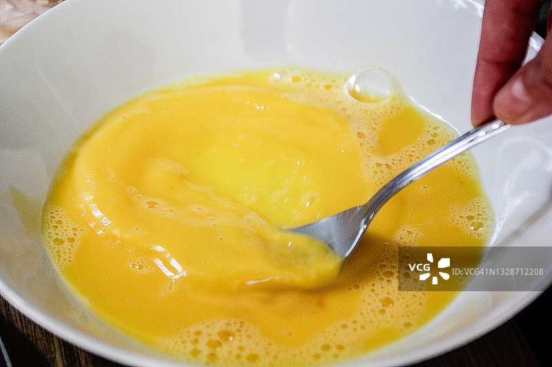 搅拌鸡蛋图片素材