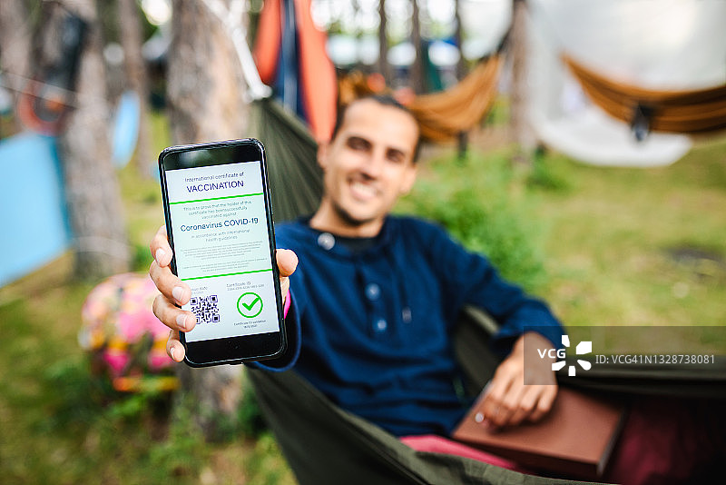 新冠疫苗让你自由自在图片素材