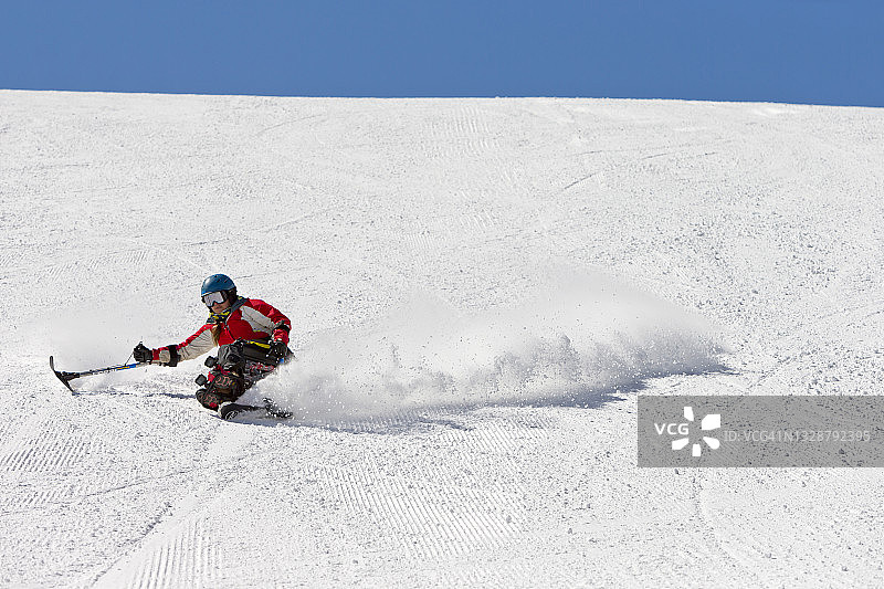 残疾女性单板滑雪者图片素材