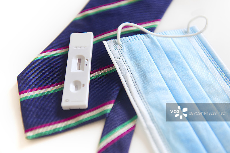 校服上的病毒检测试剂盒图片素材