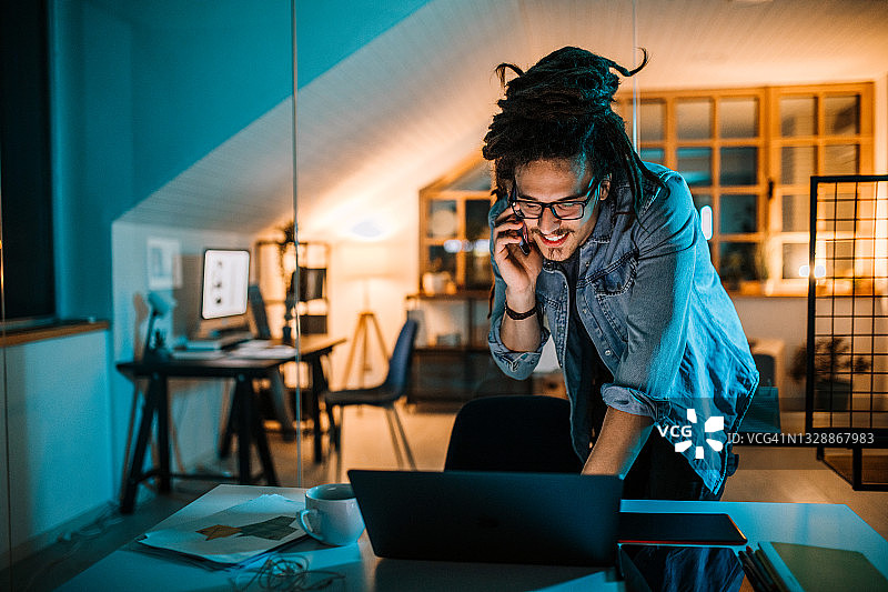 办公室加班工作图片素材